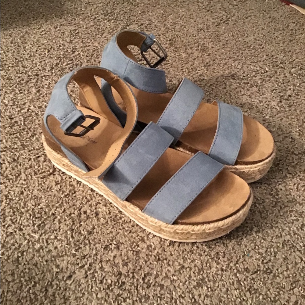 Universal Thread platform espadrille